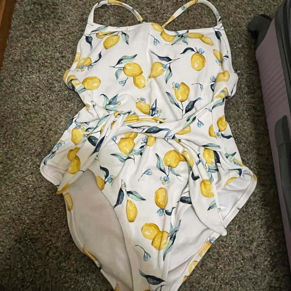 Woman’s NWT jessica Simpson lemon bathing suit